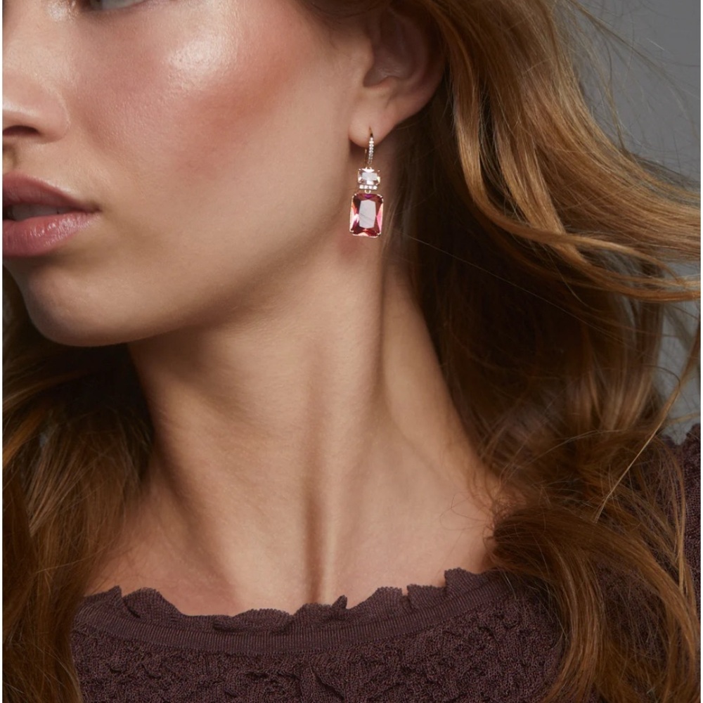 Brand new absolutely stunning crystal fashionable earrings from France. 🇫🇷